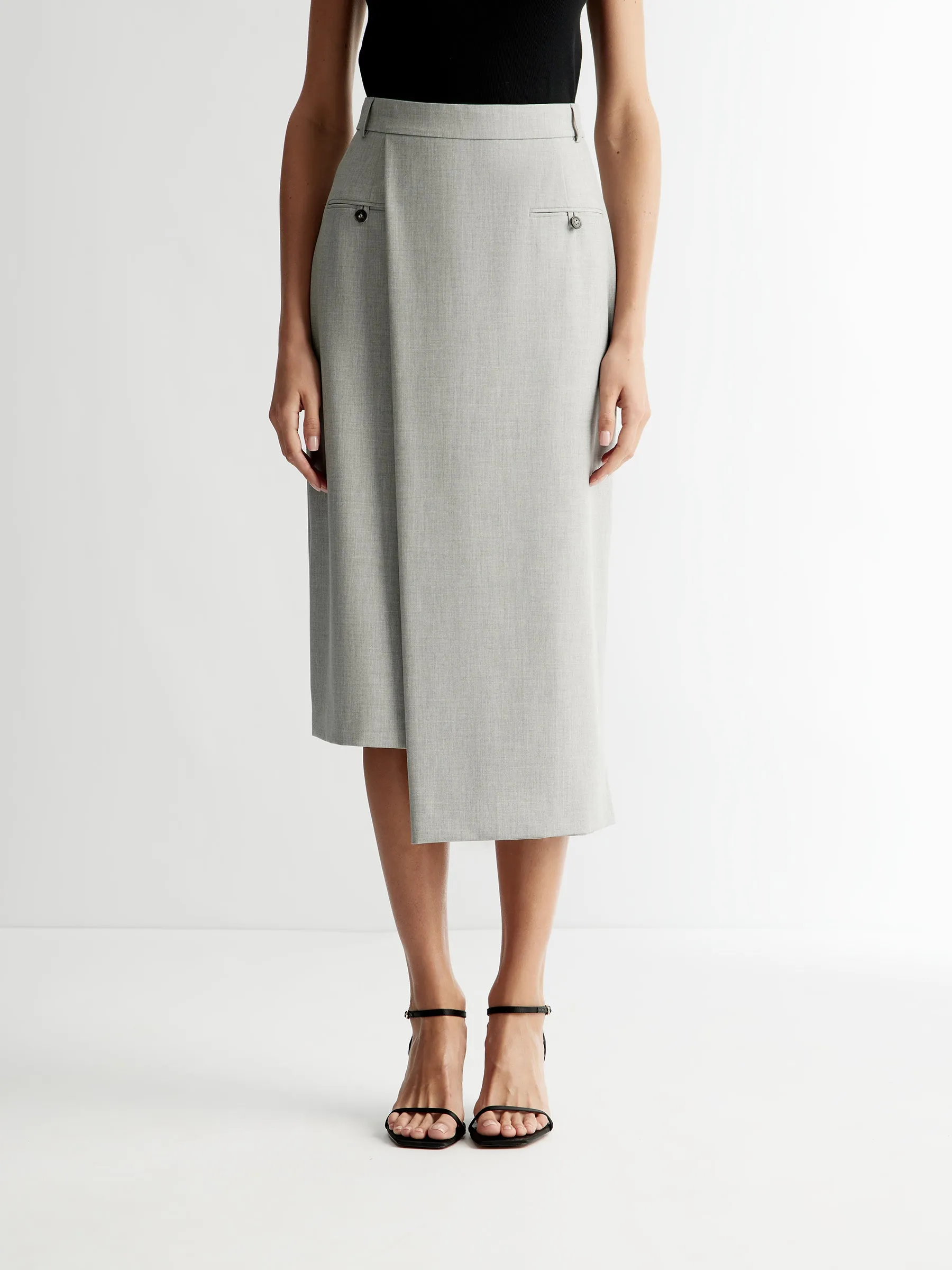 Asymmetric skirt