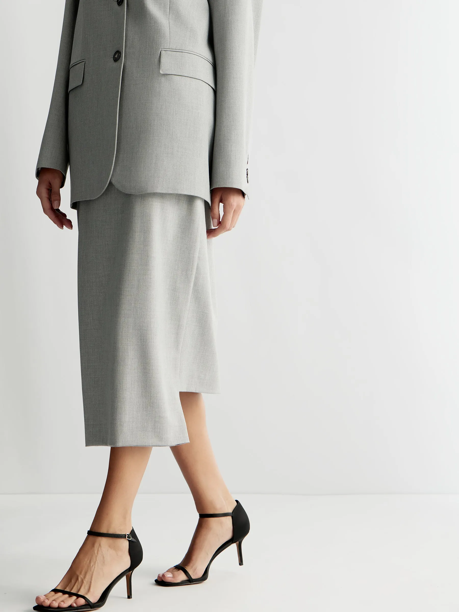 Asymmetric skirt