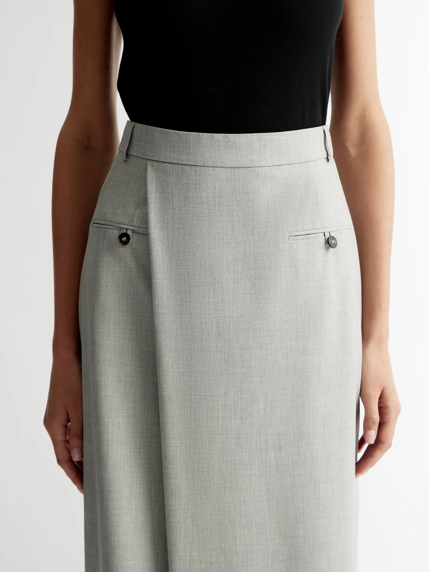 Asymmetric skirt