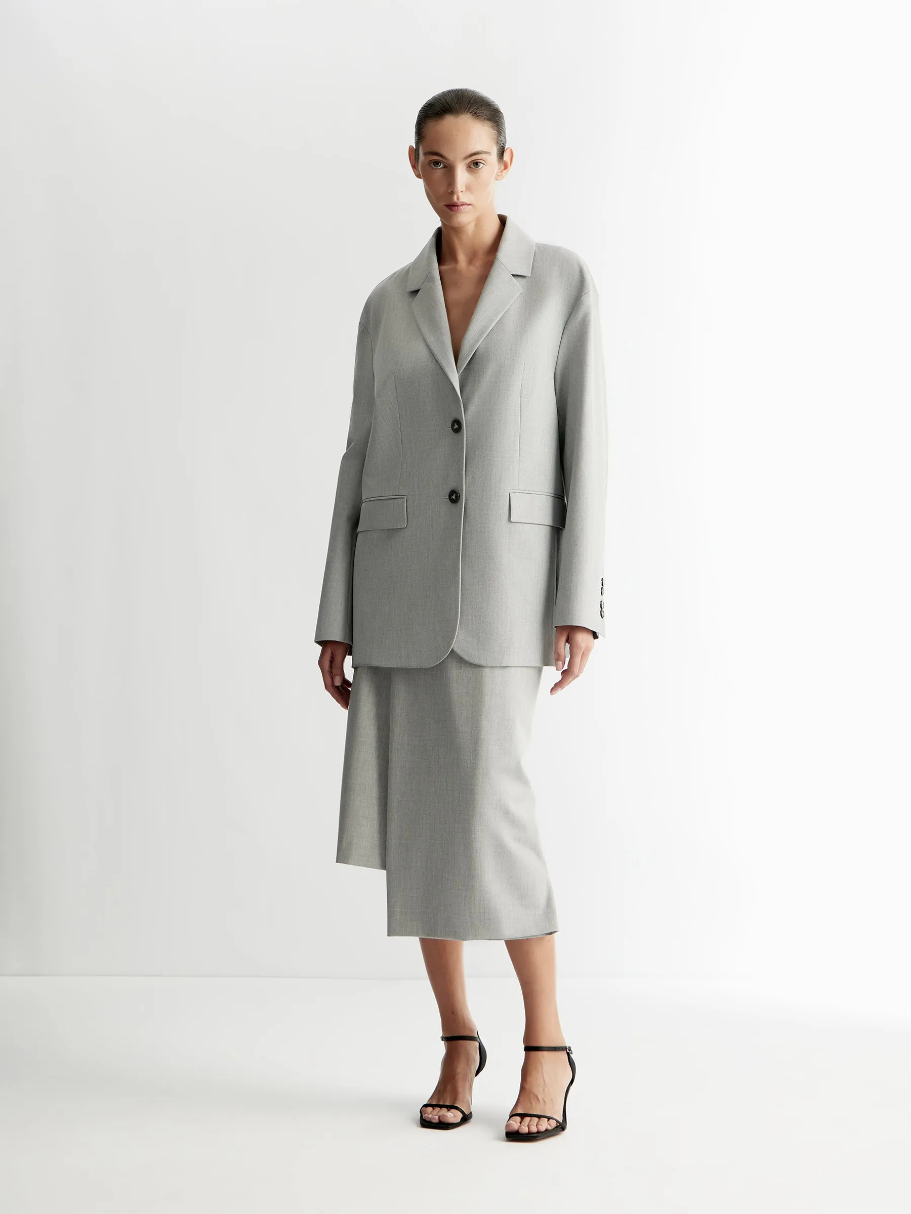 Asymmetric skirt
