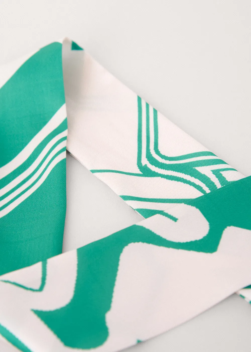 SAFFRON SATIN SCARF - GREEN